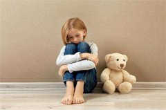 幼儿出现负面情绪的行为表现有哪些？