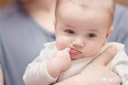 婴儿喜欢吃手的原因是什么？