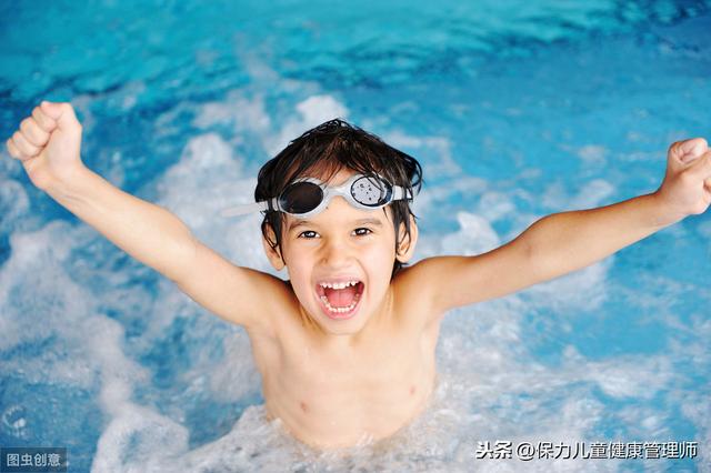 多大宝宝可以开始去学习游泳？