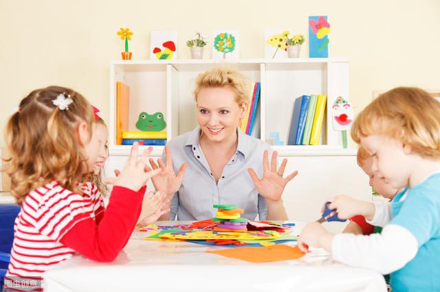 幼儿园让家长去助教，时间十五分钟左右。可以做什么呢？