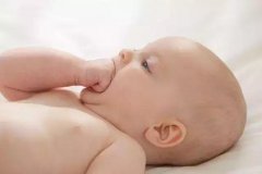 婴儿吃手指习惯该纠正吗？好不好啊？