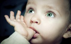 吸手指是宝宝的正常行为吗？