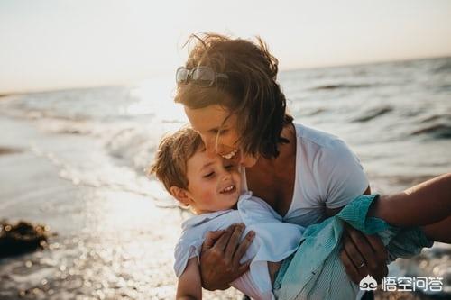 幼儿期的孩子生气，受委屈自己打自己，怎样才能让她改掉这些坏毛病？