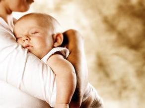 如何改掉宝宝抱着睡的习惯？