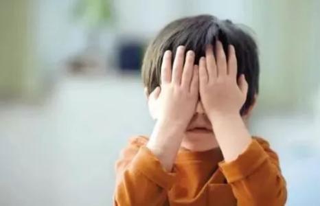 幼儿出现负面情绪的行为表现有哪些？