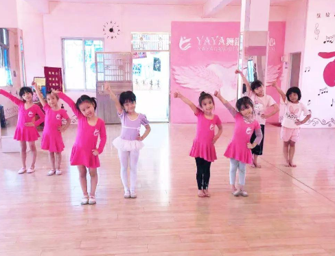 我是一颗跳跳糖幼儿舞蹈串词