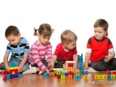 两到三岁小孩适合玩什么智力玩具？
