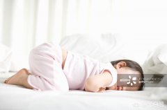 一岁宝宝晚上睡觉不踏实是怎么回事？