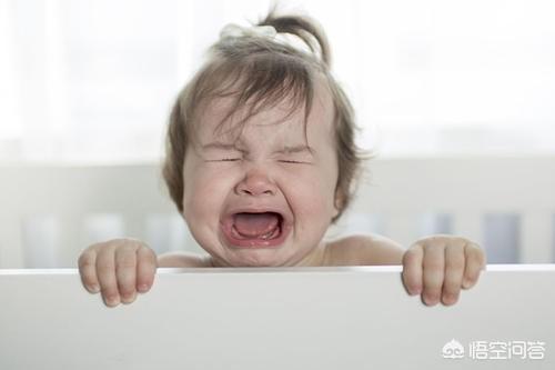 有育儿经验的家长们，孩子上幼儿园一个学期了，这段时间哭的厉害，问她说不开心，咋办？